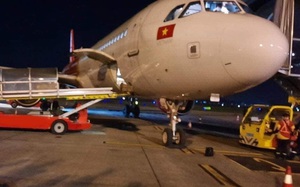 Vì sao hai máy bay va chạm nhau tại sân bay Nội Bài?