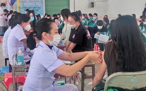 Hà Tĩnh triển khai tiêm hơn 35.000 mũi vaccine phòng Covid-19 cho học sinh THPT