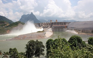 Nóng: Hồ thủy điện Tuyên Quang mở cửa xả lũ, người dân được đề nghị khẩn trương di dời ra khỏi vùng trũng thấp