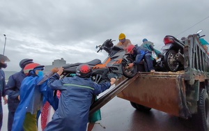Hàng ngàn nhà dân ở Bình Định ngập sâu trong nước lũ, nhiều khu vực bị cô lập