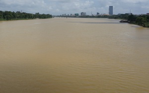 TT-Huế: Vì sao nước sông Hương vàng đục bất thường trong thời gian dài?