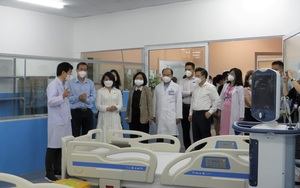 Vietcombank tài trợ thiết bị y tế trị giá 4.4 tỷ đồng cho Bệnh viện điều trị Covid-19 Trưng Vương