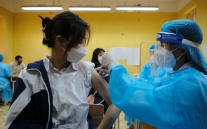 Nóng: Hà Nội tạm dừng một số điểm tiêm vaccine cho học sinh cấp 2 sau tăng hạn sử dụng thêm 3 tháng