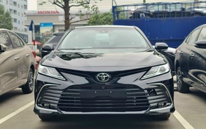 Chi tiết bộ ảnh thực tế Toyota Camry 2022 tại đại lý trước ngày ra mắt Việt Nam, có gì thay đổi?