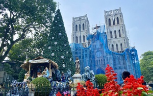 Nhà thờ, các trung tâm thương mại ở Hà Nội trang hoàng lung linh trước thềm Giáng sinh