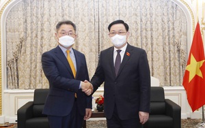 Chủ tịch Quốc hội Vương Đình Huệ tiếp chủ tịch 2 tập đoàn lớn của Hàn Quốc