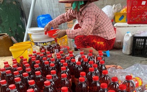 Đây là thứ nước chấm đặc sản hảo hạng do nông dân tỉnh Phú Yên làm ra, người ta hay mua về làm quà