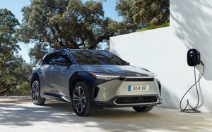 Toyota bZ4X 2022 "trình làng" ở Anh, giá gần 1,3 tỷ đồng