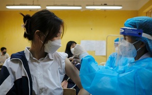 Chủ tịch Hà Nội ra công điện khẩn, tiếp tục thực hiện kế hoạch tiêm vaccine cho đối tượng từ 12-14 tuổi