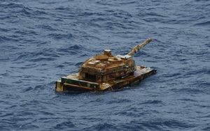 Phát hiện xe tăng bí ẩn thoắt ẩn thoắt hiện nổi trên biển khiến hải quân Indonesia bối rối