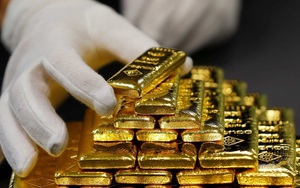 Giá vàng hôm nay 23/12: Nhà đầu tư bơm tiền, vàng vượt mốc 1.800 USD