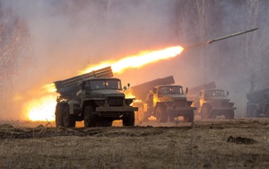 Uy lực đáng gờm của Tornado-S - pháo phản lực có thể san phẳng mọi thứ của quân đội Nga