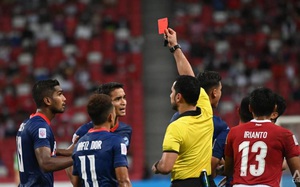 Cận cảnh Singapore nhận 3 thẻ đỏ, đá hỏng 1 quả penalty trước Indonesia