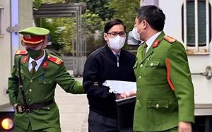 Xét xử vụ Nhật Cường: Sát giờ xét xử ông Nguyễn Đức Chung mới được đưa vào tòa