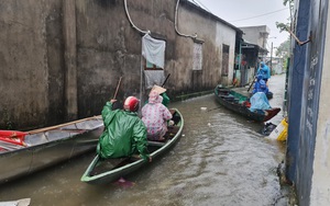 Quảng Nam: Mưa lớn những ngày cuối năm, người dân bì bõm trong nước lũ