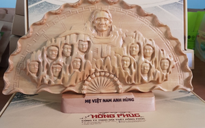 Quảng Nam: Tranh gỗ mỹ nghệ “Mẹ Việt Nam anh hùng” đạt chuẩn 3 sao OCOP