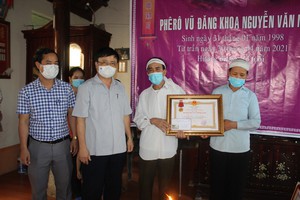 Truy tặng Huân chương dũng cảm của Chủ tịch nước cho sinh viên Nguyễn Văn Nhã tử vong khi cứu 3 nữ sinh
