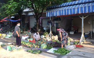 Hà Nội: Chợ cóc, chợ tạm ở khu vực giáp ranh 3 phường ở quận Đống Đa vẫn hoạt động trong dịch Covid-19
