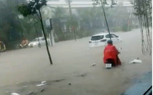 Nhiều tuyến đường ở Phú Quốc ngập sâu sau mưa