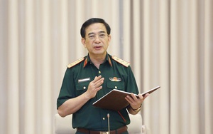 Bộ trưởng Bộ Quốc phòng Phan Văn Giang đề nghị bầu cử sớm ở những vùng có dịch
