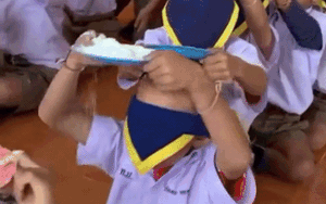 Video: Cười ra nước mắt với màn thi truyền bột của học sinh mẫu giáo