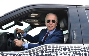 Tổng thống Biden &quot;tổ lái&quot; xe điện của Ford, khẳng định Mỹ không thể thua Trung Quốc trong cuộc đua xe điện