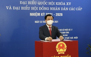 Ảnh: Bí thư, Chủ tịch Hà Nội thực hiện quyền và nghĩa vụ của cử tri