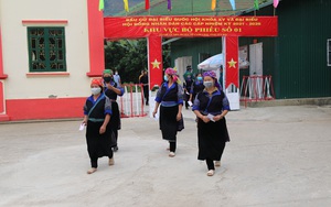 Sắc màu người Mông ở vùng cao Mù Cang Chải trong ngày hội bầu cử