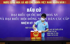 ĐT Việt Nam bỏ phiếu bầu tại trụ sở VFF