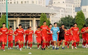 Danh sách ĐT Việt Nam thi đấu Vòng loại World Cup tại UAE: Hai Long bất ngờ có mặt