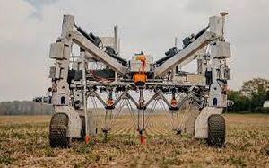 Dùng Robot diệt cỏ dại bằng cách phóng điện thế lên đến 8.000 "vôn" 