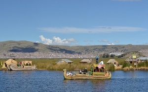 Quần đảo lau sậy độc lạ của “bộ lạc thảm bay” trên hồ Titicaca cao nhất thế giới