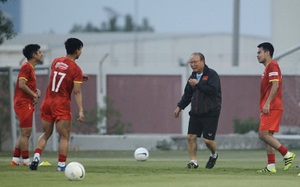 HLV Park Hang-seo bắt thóp Văn Toàn... “lươn lẹo”