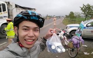 Chàng trai người Nga gốc Việt một mình đạp xe từ Hà Nội-Quảng Bình và chuyện trồng sen đá dọc đường