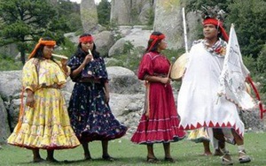 Mexico: Độc đáo bộ lạc Tarahumara, đàn ông kết  hôn nhiều lần và uống Tesgüino gia tăng chuyên chăn gối