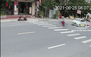 Clip nóng: Sang đường bất cẩn, người phụ nữ đi xe đạp bị nữ tài xế ô tô húc bay