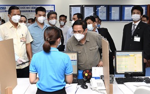 Hình ảnh Thủ tướng Phạm Minh Chính kiểm tra công tác chống dịch Covid-19 tại TP.HCM