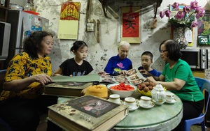 Nhân Ngày Gia đình Việt Nam 28/6:  “Chuyện lạ” ở gia đình tứ đại đồng đường giữa phố cổ Hà Nội