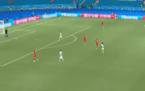 Clip: Pha ngoặt bóng của thủ môn Bỉ biến Ronaldo thành trò hề trên sân bóng