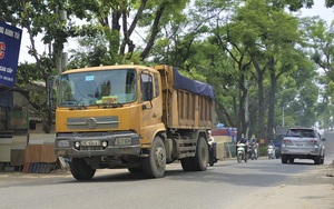 Quận Nam Từ Liêm: Xe tải tung hoành, đường 70 xuống cấp nghiêm trọng, người dân sống như bị “tra tấn”