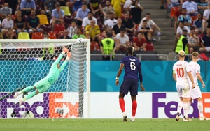 Video: Xem lại bàn thắng siêu phẩm cầu vồng mang tên Paul Pogba