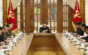 Kim Jong-un bất ngờ triệu tập Bộ Chính trị họp khẩn sau 1 tháng vắng bóng vì các vấn đề cấp bách nào?