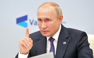 Putin gửi cảnh báo lạnh người tới ông chủ MI6 của Anh