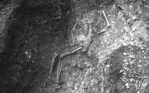 Bi kịch nghiệt ngã đằng sau bộ xương bị xiềng xích thời La Mã cổ đại