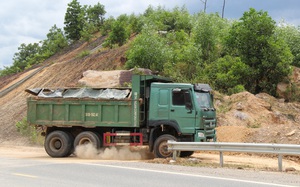 Ngang nhiên tháo rào chắn bảo vệ hành lang cao tốc La Sơn - Túy Loan để vận chuyển đất đá