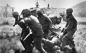 Trận đánh khiến quân Mỹ lao xuống ruộng bỏ xe tăng thoát thân