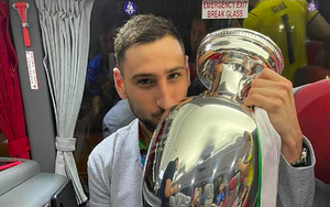 Chùm ảnh: Donnarumma cùng đội tuyển về tới Rome để ăn mừng chức vô địch Euro 2020