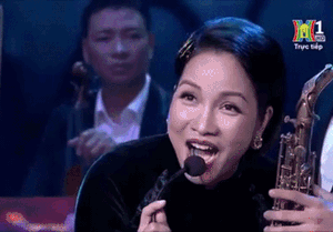 Diva Hồng Nhung, Mỹ Linh xử lý đỉnh cao loạt sự cố quên lời, mic mất tiếng