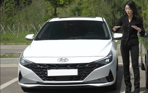 Nữ Youtuber xinh đẹp trải nghiệm Hyundai Elantra 2022 sắp về Việt Nam