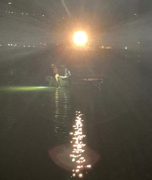 Nam nhân viên giao hàng nhảy cầu Thuận Phước trong đêm